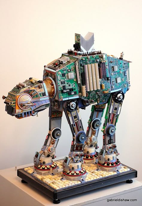 Waste Art, Recycled Robot, At At Walker, Robot Sculpture, Arte Robot, Computer Art, Junk Art, Robot Art, Metal Projects