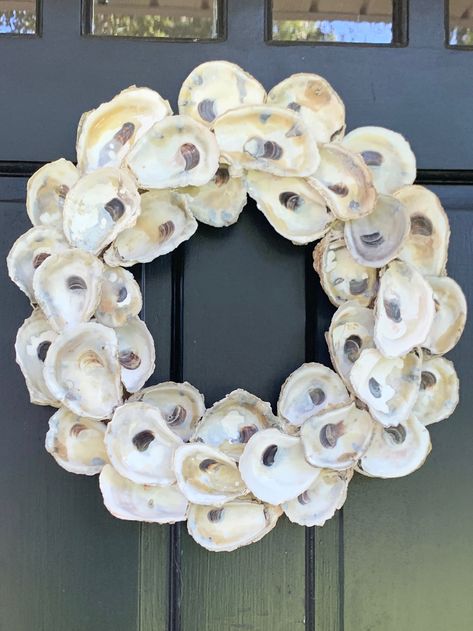 Oyster Shell Crafts Wreaths & Garlands, Oyster Shell Wreath Coastal Christmas, How To Make An Oyster Shell Wreath, Oyster Shell Wreaths, Diy Shell Wreath, Oyster Shell Wreath Diy, Sea Shells Crafts Ideas, Oyster Wreath Diy, Easy Seashell Crafts