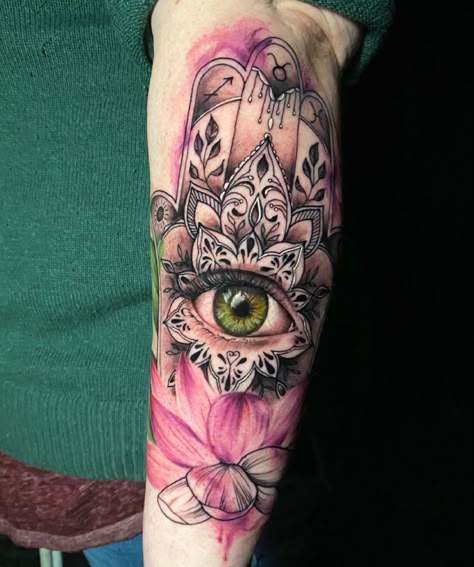 Hasma Tattoos For Women Sleeve, Hasma Tattoos For Women, 3rd Eye Tattoo Women, Hamsa Tattoo Design For Women, Mandala Eye Tattoo, Eye Tattoo Ideas Women, Tattoo Third Eye, 3rd Eye Tattoo, Mandala Tattoos For Women