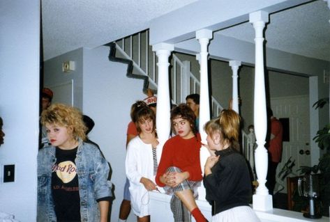 Inside Of A House, 1980s Aesthetic, 1980s Party, 80s Photos, Extreme Fashion, High Hair, 80s Vibes, 80s Aesthetic, Teen Party