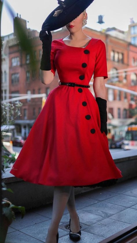 All about the dresses 50s Outfits, 1950s Fashion Dresses, Vintage Red Dress, Look Retro, Fit And Flare Skirt, Vintage 1950s Dresses, Retro Mode, Vestidos Vintage, 50s Dresses