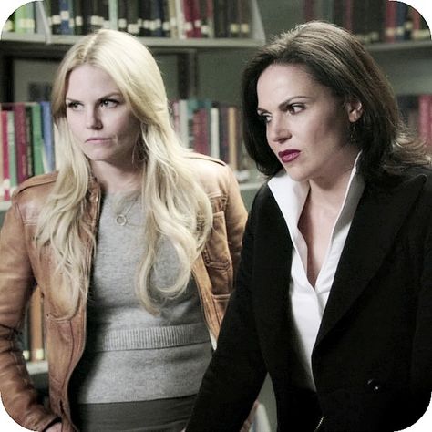 Emma & Regina Ones Upon A Time, Ouat Outfits, Emma And Regina, Regina Ouat, Regina Evil Queen, Sacrifice Love, Regina And Emma, Evil Queen Regina, Ouat Cast