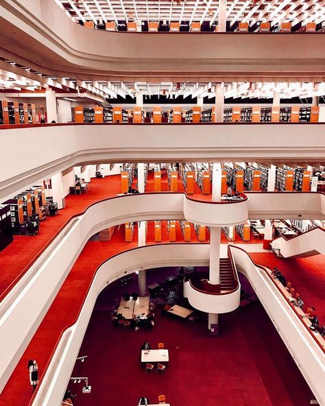 blogTO on Instagram: “Stacks on stacks 📚 #Toronto #TorontoReferenceLibrary #TorontoLibrary #Library #Books #libraryTO - 📸 @helene_clln” Toronto Library, Books Library, Library Books, Rare Books, Limited Time, Toronto, Architecture, Books, On Instagram