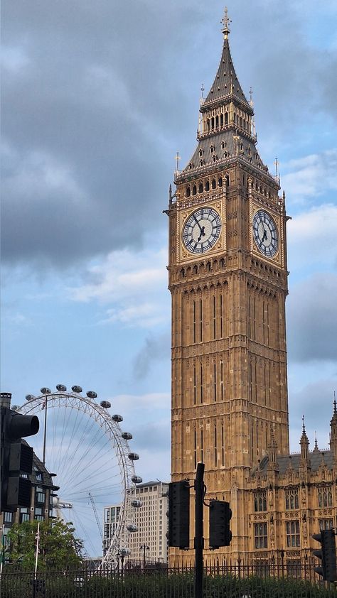 London Manifestation, London Trip Aesthetic, Big Ben Wallpaper, Big Ben Aesthetic, London Downtown, Moving To Uk, Winter Wonderland Hyde Park, My Core Aesthetic, God I Love The English