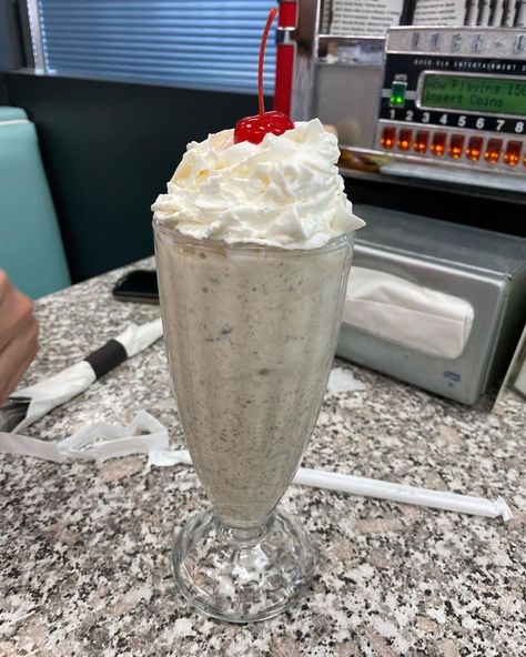 Vanilla Milkshake Aesthetic, Milkshake Date, Milkshake Aesthetic, Date Lunch, Lunch Aesthetic, Vanilla Milkshake, Hello Kitty Rooms, Baby Blue Aesthetic, Vintage Americana