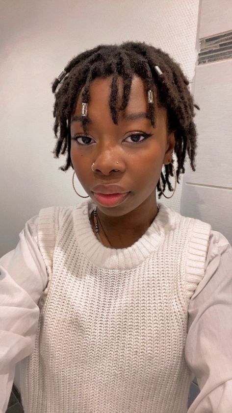 Starter Locs Short, Short Starter Locs, Dreads Black Women, Locs Short, Small Dreads, Perm Rod Set, Short Locs, Short Box Braids Hairstyles, Short Box Braids