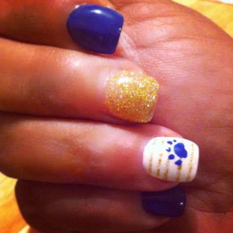 School spirit nail art Cheer Mom Nails, Cheer Nails Cheerleading, School Spirit Nails Designs, Cheerleader Nails Designs, Team Spirit Nails, Cheer Nails Designs, Cheer Nails, Cheerleading Nails, School Spirit Nails