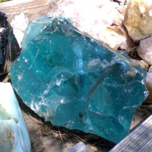 There has been a lot of controversy around Blue Obsidian, because the majority of it available in today’s market is man made in China. (Thoughts on man made stones) Notion Grimoire, Color Library, Heart Stones, Blue Obsidian, Earth Gift, Glass Rocks, Mineral Stone, Minerals And Gemstones, Rocks And Gems