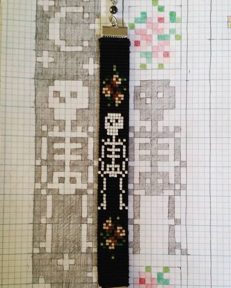 Beaded Loom Patterns, Beading Stitches, Patterns Halloween, Bead Loom Kits, Beading Loom, Seed Bead Crafts, Bead Loom Designs, Loom Jewelry, Goth Halloween