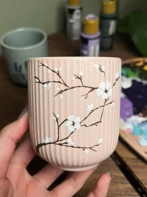 Cup Painting Designs Mug Ideas, Clay Cafe Painting Ideas Mugs, Mug Pottery Painting Ideas Aesthetic, Minimalistic Pottery Painting, Cup Painting Ideas Aesthetic, Pottery Painting Ideas Mushroom, Ceramic Vase Painting Ideas Simple, Easy Pottery Designs, Clay Cafe Painting Ideas Easy