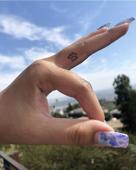 Dog Tattoo On Finger, Dog Tattoo Finger, Girl Finger Tattoos, Cool Finger Tattoos, Small Lotus Tattoo, Love Symbol Tattoos, Tattoo Ankle, Tiny Finger Tattoos, Hand Tattoos For Girls