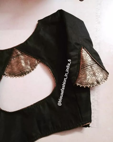 trendy blouse fashion designs 🇮🇳 on Instagram: “New blouse fashion” Blouse Back Neck Designs Traditional, Simple Blouse Neck Designs, Cotton Blouse Designs Latest, Simple And Unique Blouse Design, Blouse Neck Designs Latest, Silpa Designers, Latest Blouse Patterns, Latest Blouse Neck Designs, Brocade Blouse Designs