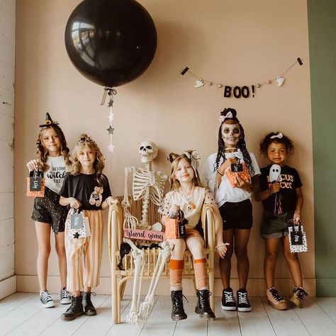 Girls Halloween Costume Ideas, Kids Halloween Birthday Party, Crochet Halloween Costume, Halloween Sleepover, Ghoul Gang, Cheap Halloween Decorations, Easy Halloween Decorations, Halloween Party Diy, Girls Halloween