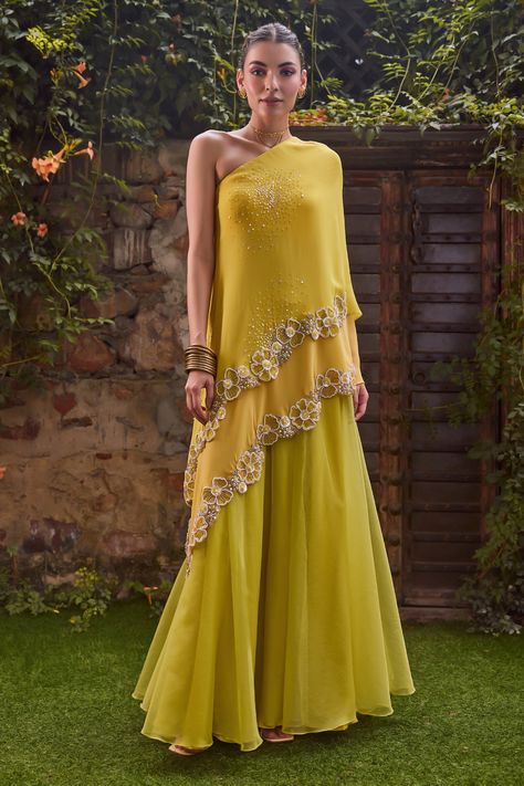 Shop for these amazing collections of Green Cape Georgette Hand Embroidered Floral One Shoulder Skirt Set For Women by Label RSD online at Aza Fashions. Indo Western Outfits For Women, Indian Fits, Haldi Dress, Diwali Dresses, Haldi Outfit, Desi Outfits, Shoulder Cape, Organza Skirt, Suit Pattern