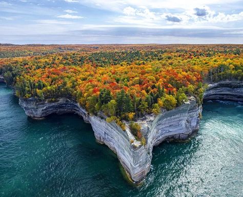 Experience 4 Breathtaking Fall Color Drives in Michigan Pictured Rocks Michigan, Fall In Michigan, 7 Natural Wonders, Upper Peninsula Michigan, Pictured Rocks, Pictured Rocks National Lakeshore, 7 Wonders, Scenic Road Trip, Lake Shore Drive