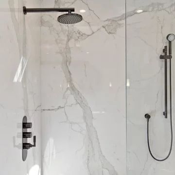 Makeover Kamar Mandi, Big Shower, Frameless Glass Doors, Baths Interior, Bathroom Shower Walls, Shower Walls, Shower Surround, Wall Mounted Toilet, Contemporary Bathrooms