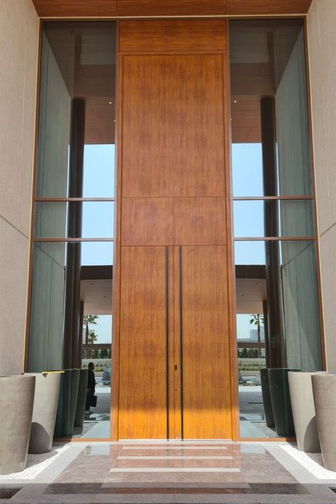 Tall Doors Entrance, Main Door Entrance Decor, Villa Door Entrance, Luxury Front Door Entrance, Luxury Main Door, Aesthetic Kitchen Design, Door Design Entrance, Clocks Aesthetic, Golden Oak Wood