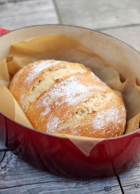 Simple homemade bread - Another no knead but without the eleventy-million hours to rise. Dutch Oven Artisan Bread, Simple Homemade Bread, Dutch Oven Bread, A Loaf Of Bread, Dutch Oven Cooking, Dutch Oven Recipes, Loaf Of Bread, No Knead Bread, God Mat