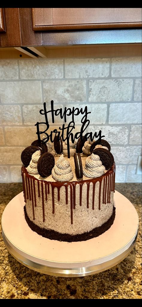 Black and white, Oreo, cookies and cream, Oreo buttercream Birthday Cake Simple Chocolate, Cookies And Cream Birthday Cake, Oreo Birthday Cake Ideas, Birthday Cake With Topper, Birthday Cake Oreo, Birthday Cake Cheesecake, Fancy Birthday Cakes, Cream Birthday Cake, Chocolate Ganache Drip