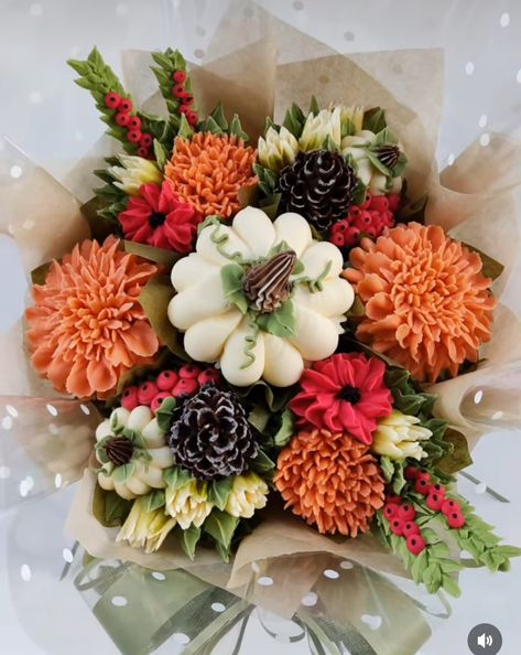 Fall Floral Cupcake Bouquet, Thanksgiving Cupcake Bouquet, Fall Cupcake Bouquet, Christmas Flower Cupcakes, Thanksgiving Cupcakes, Fall Cupcakes, Floral Cupcakes, Cake Inspo, Cupcake Bouquet