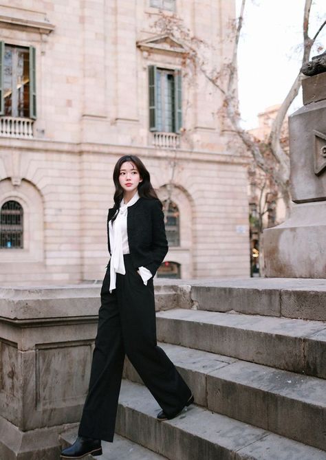 Ceo Girl Outfit, Ceo Outfit Woman Boss, Official Clothes, Girl Boss Outfit, Street Portraits, Boss Outfit, Suit Outfit, Fashion Terms, Fashion Top Outfits