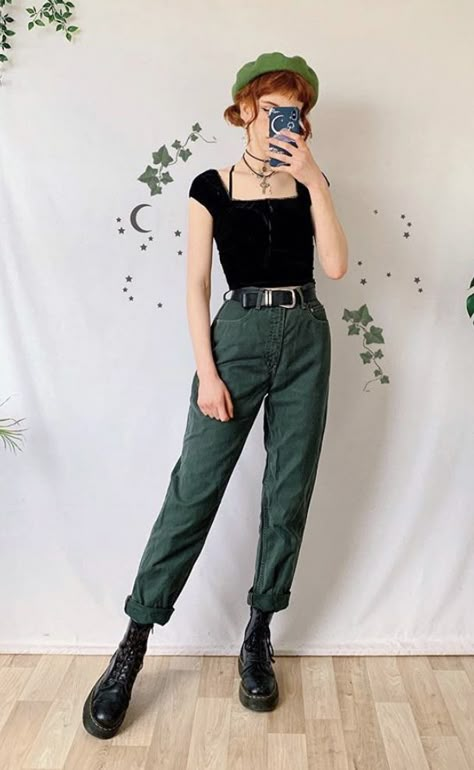 People With Cool Outfits, 80s Combat Boots Outfit, Witch Outfit Modern Halloween, Outfit Inspirations 70s, Layered Summer Outfits Casual, Crunchy Boho Outfits, Indie Mom Outfits, Moody Romantic Outfit, Art How Outfits