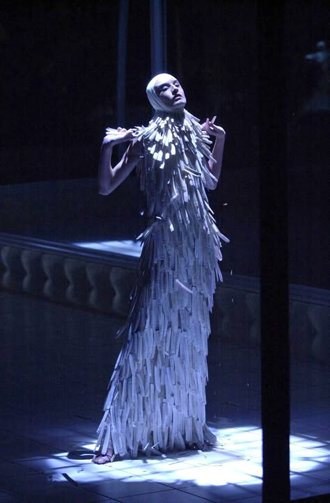 Razor clam shells dress, Alexander McQueen, Voss, S/S01 Mcqueen Couture, Alexander Mcqueen Couture, Mcqueen Savage Beauty, Lee Mcqueen, Alexander Mcqueen Savage Beauty, Erin O'connor, Lee Alexander Mcqueen, Alexander Mcqueens, Savage Beauty