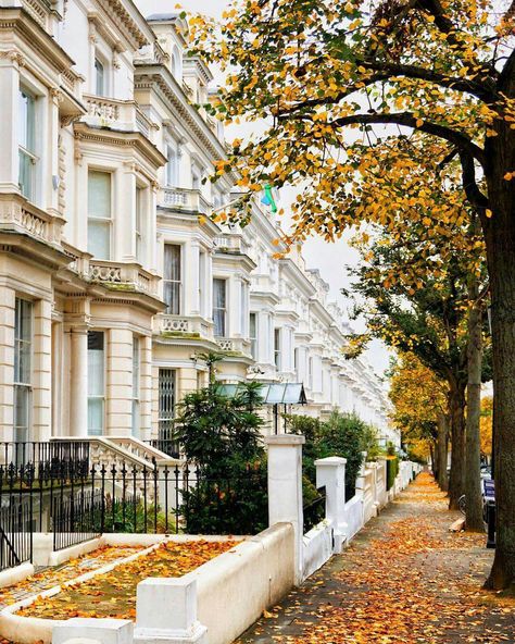 Autumn in Holland Park, London Holland Park London, Autumn In The City, Magnolia Parks, London Dreams, London Townhouse, London Aesthetic, Holland Park, Brazil Travel, London Park