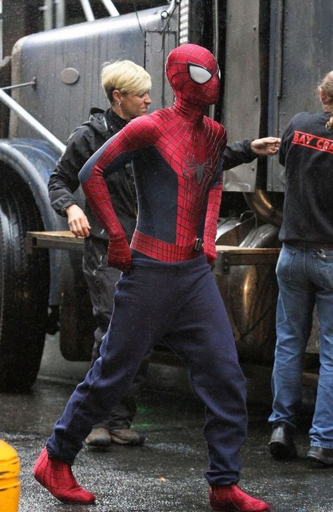 Spiderman In Sweatpants, Men In Sweatpants, Spiderman Suits, Spiderman 3, Superhero Comics, Andrew Garfield, Superhero Movies, Super Hero Costumes, Amazing Spiderman