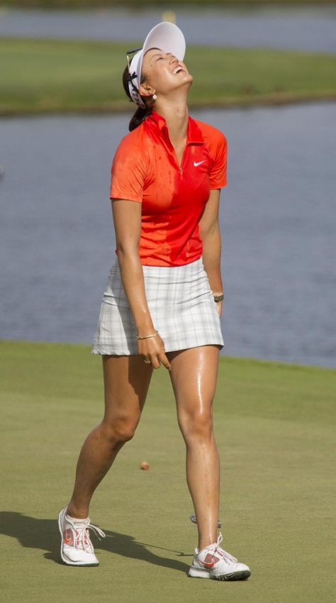 #MichelleWie How To Golf Women, Women’s Golf, College Golf Womens, Golf Poses, Tournament Outfit, Golf Tournament Outfit, Polo Tournament, Female Golfers, Kapolei Hawaii