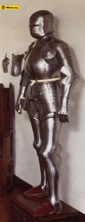 Harness belonging to Kunst Schott von Hellingen (~1495). Unfortunately now disappeared into a private collection. Milanese Armor, 15th Century Armor, Costume Armour, Century Armor, Medieval Armour, Ancient Armor, Historical Armor, Knight In Shining Armor, 다크 판타지