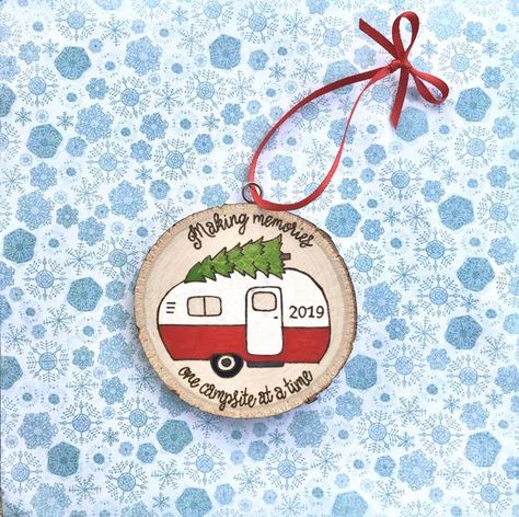 Painted Camper, Rustic Camper, Beaded Tassels Diy, Christmas Bazaar Crafts, Camping Ornaments, Holiday Wood Sign, Cut Crafts, Camper Ornament, Tassels Diy