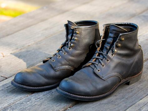 Redwing Blacksmith, 40s Mens Fashion, Red Wing Blacksmith, Redwing Boots, Celebrities Tattoos, Celebrity Boots, Abercrombie Men, Rugged Boots, Old Boots