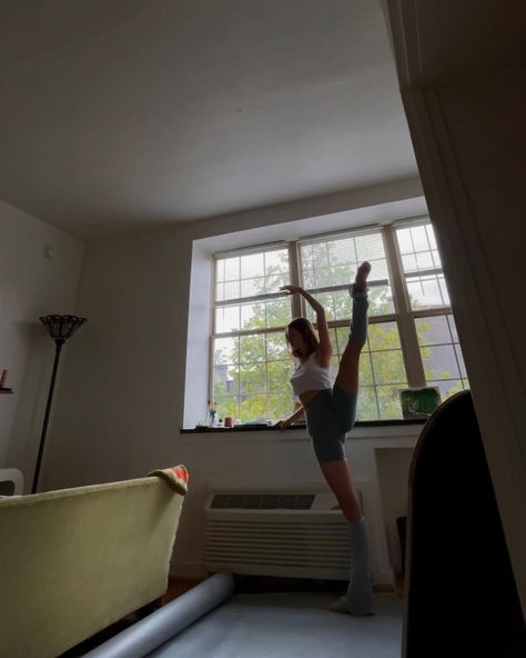 At Home Ballet, Ballet At Home, Ballet Studio, Ballet Pictures, Ballet Academy, Ballet Beauty, Aesthetic Dance, Ballet Inspiration, Fits Aesthetic