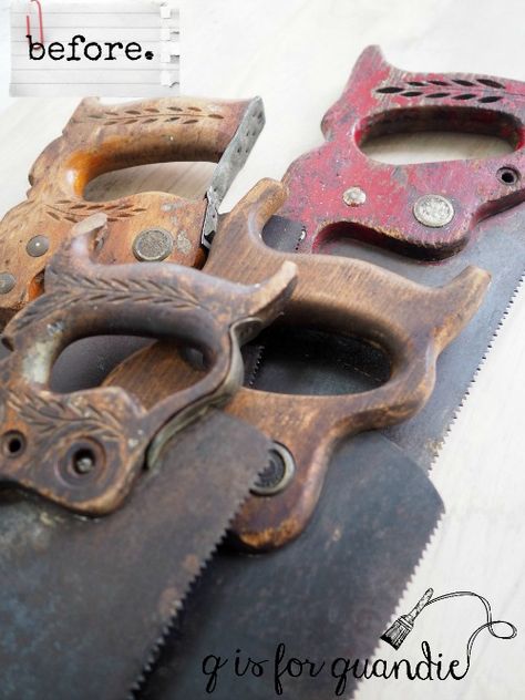 Vintage Saw Decor, Decorating With Old Hand Saws, Saw Crafts Ideas, Old Handsaw Ideas, Hand Saws Decor Rustic, Hand Saw Decor Diy Projects, Antique Saw Decor, Old Saws Ideas, Old Saws Ideas Diy Projects