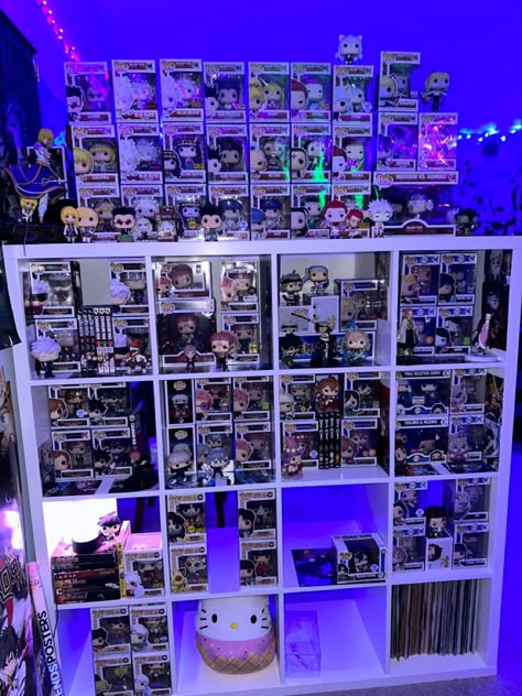 Anime Funko Pop Collection Display, Anime Figurine Display, Anime Funko Pop Collection, Manga Display Shelf, Figure Organization, Anime Shelf Ideas, Anime Figure Shelf, Anime Figures Collection Display, Figurine Display Ideas