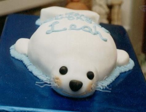 Birthday Seal Seal Cake, Seal Animal, Dolphin Cakes, Shaped Food, Ocean Cakes, Surprise Baby Shower, Baby Seal, Animal Cakes