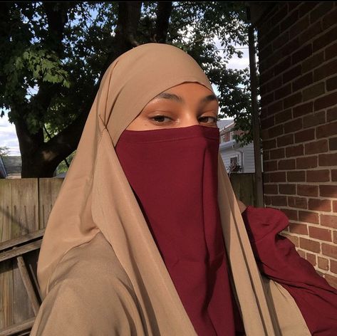 Niqabi Outfit, Niqab Outfit, Half Niqab, Niqab Aesthetic, Niqab Hijab, Niqabi Girl, Brown Girls Makeup, Estilo Hijab, Niqab Fashion