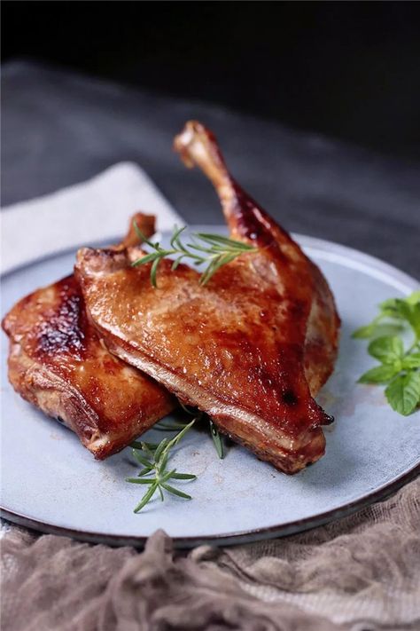 Duck Legs Recipe Easy, Fancy Chinese Food, Chinese Duck Recipes, Roasted Duck Legs Recipe, Duck Wings Recipe, Chinese Duck Recipe, Duck Legs Recipe, Duck Leg Recipes, Chinese Roast Duck