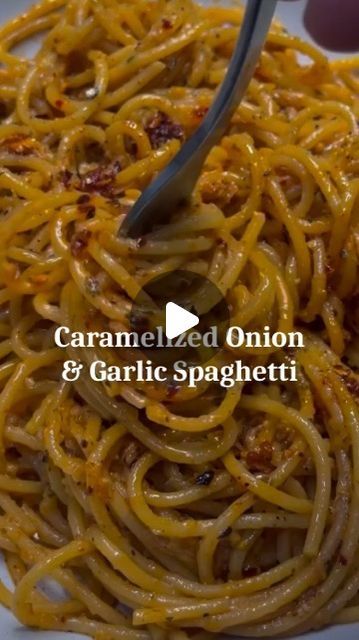 Caramelized Onion And Garlic Spaghetti, Carmelized Onion & Garlic Spaghetti, Pasta Favors, Garlic Chili Crisp, Garlic Chilli Oil, How To Carmalize Onions, Chili Oil Recipe, Spaghetti Ingredients, Garlic Spaghetti