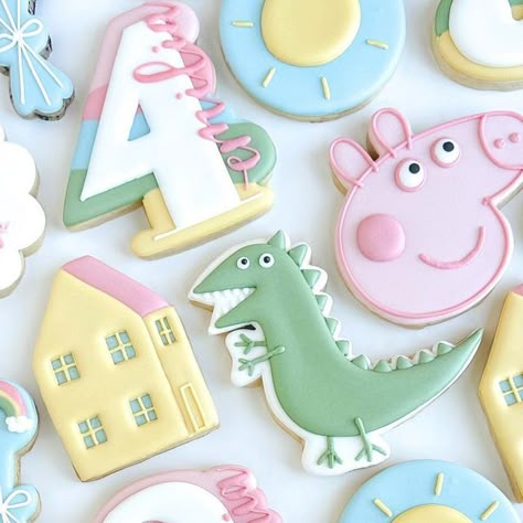 Peppa Pig Birthday Party Pastel, Peppa Pig Biscuits, Peppa Pig Birthday Cookies, Peppa Party Ideas, Peppa Pig Sugar Cookies, Peppa Pig Cookies Birthday Parties, Peppa Pig Cookies Decorated, Peppa Pig 1st Birthday Party, Peppa Pig Themed Birthday Party