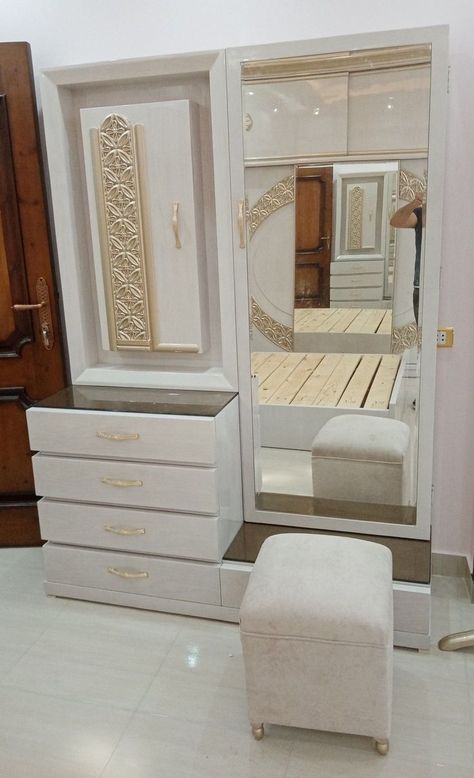 Modern Dressing Table Designs Bedrooms, Dressing Corner, Latest Dressing Table Designs, Mdf Bed, Modern Dressing Table Designs, Comfortable Bedroom Decor, Dressing Unit, 2023 Makeup, Dressing Room Decor