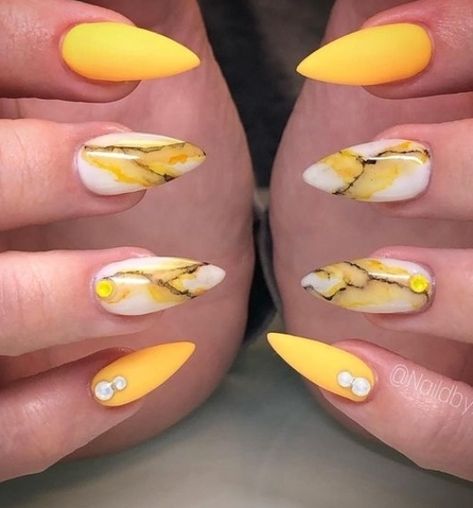 Acrylic Nails Yellow, Yellow Nail Art, Yellow Nails Design, Nails Yellow, Bright Summer Nails, Spring Acrylic Nails, Almond Acrylic Nails, Almond Nail, Summer Acrylic Nails