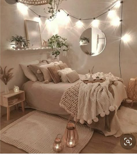 White And Beige Room Ideas, Girls Beige Bedroom, Beige Teenage Girl Bedroom, Cosy Teen Bedroom, Neutral Teenage Girls Room, Girls Neutral Bedroom Ideas, Beige Aesthetic Bedroom Ideas, Neutral Teen Girl Bedroom, Asthetic Bedrooms For Teens Ideas