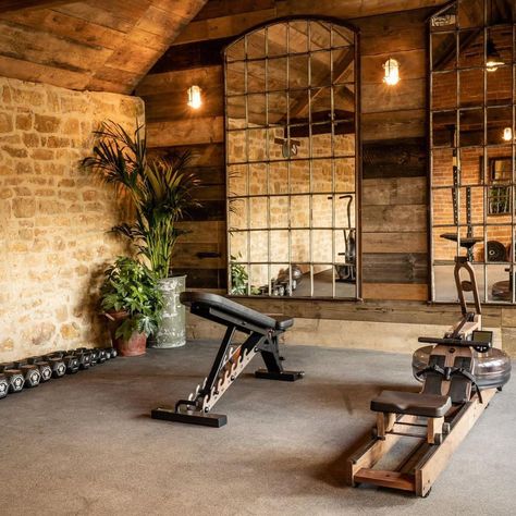 Barn Gym, Mini Gym At Home, Mini Gym At Home Ideas, Barn Remodel, House Gym, Home Gym Garage, Mini Gym, Soho Farmhouse, Basement Gym