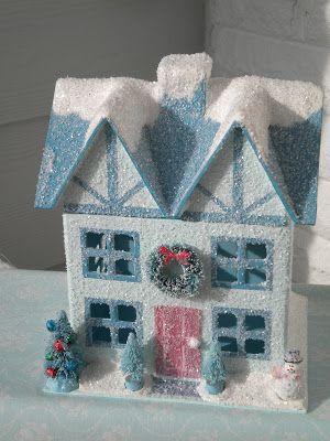 Diy Projects Easy, Paper Mache Christmas, Retro Christmas Decorations, Hobby Lobby Christmas, Diy Christmas Village, Christmas Houses, Christmas Village Houses, Paper Mache Crafts, Glitter Houses