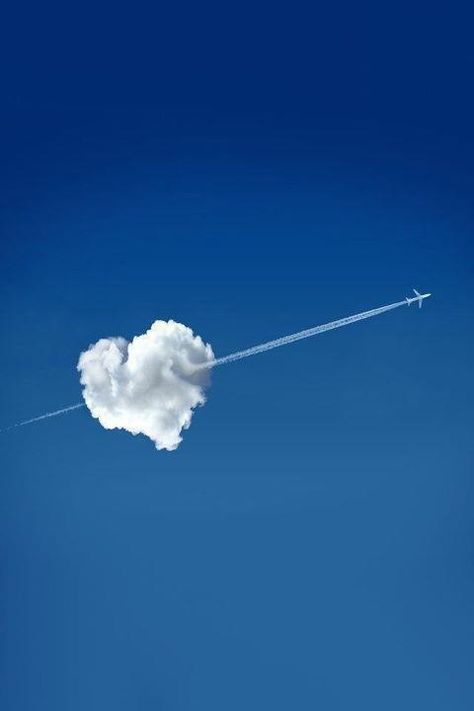 Amazing Photography Unbelievable, Flying In The Sky, Heart In Nature, Lovecore Aesthetic, Me Core, Energy Art, Couples Poses, Jet Plane, Foto Vintage