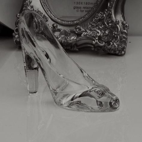 Cinderella Black And White, Cinderella Aesthetic, Glass Shoe, Disney Au, Glass Heels, Disney Princesses And Princes, Disney Princess Modern, Cute Shoes Heels, Cinderella Shoes