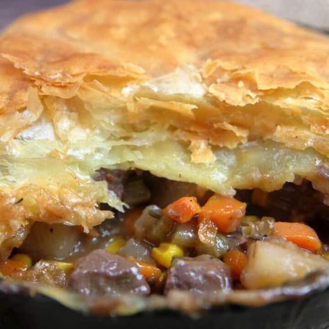 Beef Stew With Puff Pastry, Puff Pastry Beef Pot Pie, Beef Pot Pie With Puff Pastry, Recipe With Stew Meat, Beef Stew Meet, Beef Stew Pot Pie, Beef Stew Pie, Meat Pot Pie, Wildfit Recipes