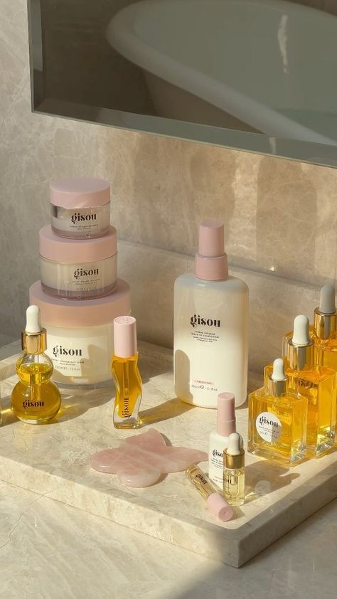 Gisou’s Instagram post: “What every morning should smell like: sweet notes of honey, spring florals, apricot & mandarin. 🍯 Our Limited Edition Mirsalehi Honey…” Bathroom Aesthetic Gisou, Gisou Office, Smelling Good Aesthetic, Aesthetic Gisou, Gisou Aesthetic, Packaging Aesthetic, Minimalist Brand, Skin Care Business, Bedroom Aesthetics